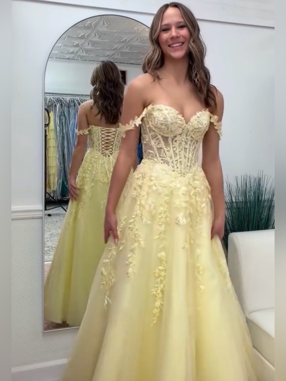Camille LA VIE Glitter Tulle Ballgown w/3D Floral Detail in Pale Yellow, Size 10